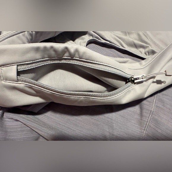 Athleta Run With It Textured 3.5" Shorts Size Small - Picture 13 of 16